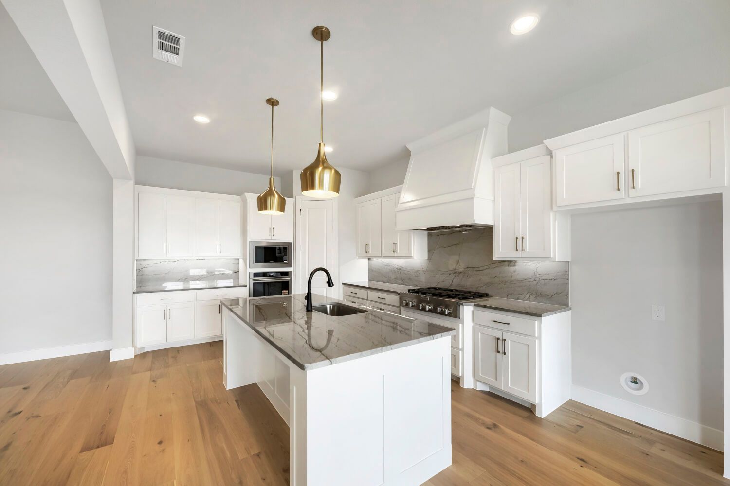 799 Mandrake - Kitchen