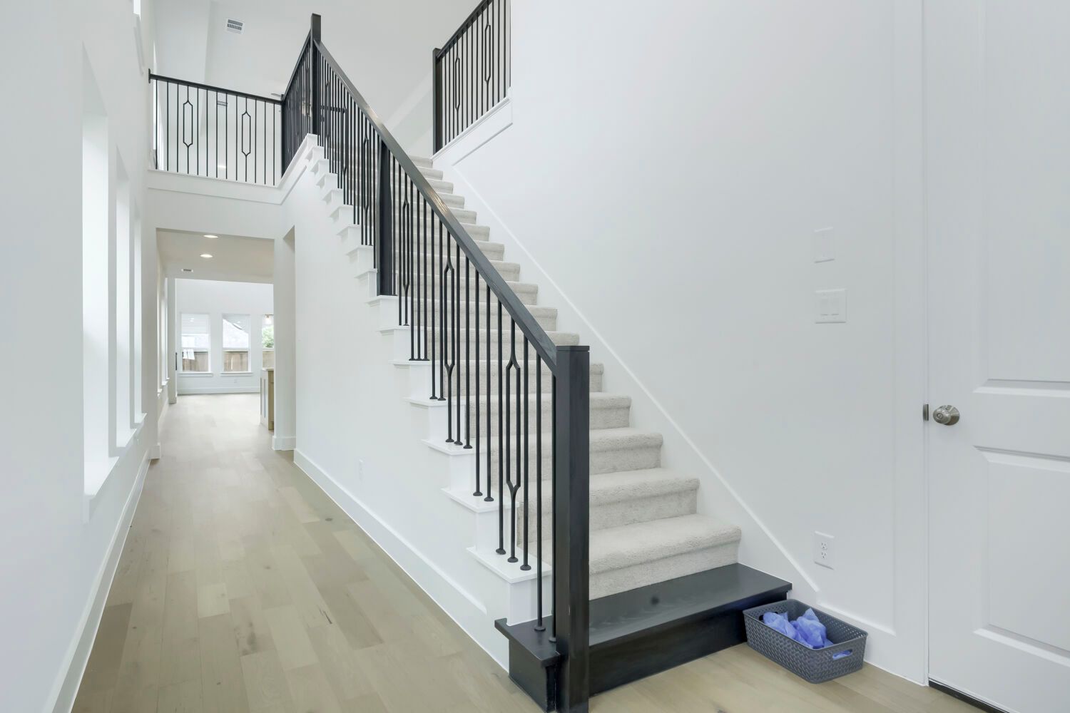 833 Stone Grove - Entry