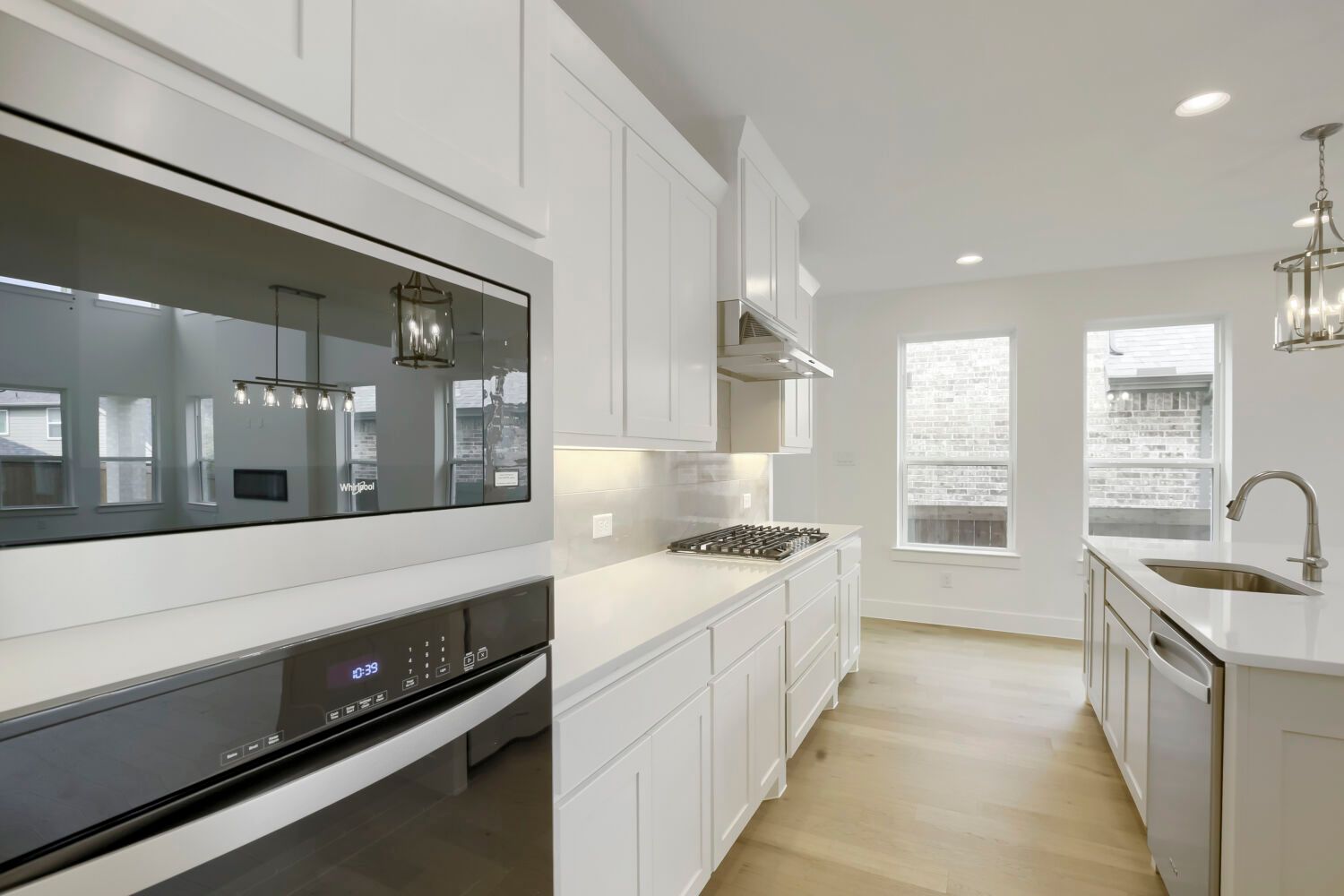 833 Stone Grove - Kitchen