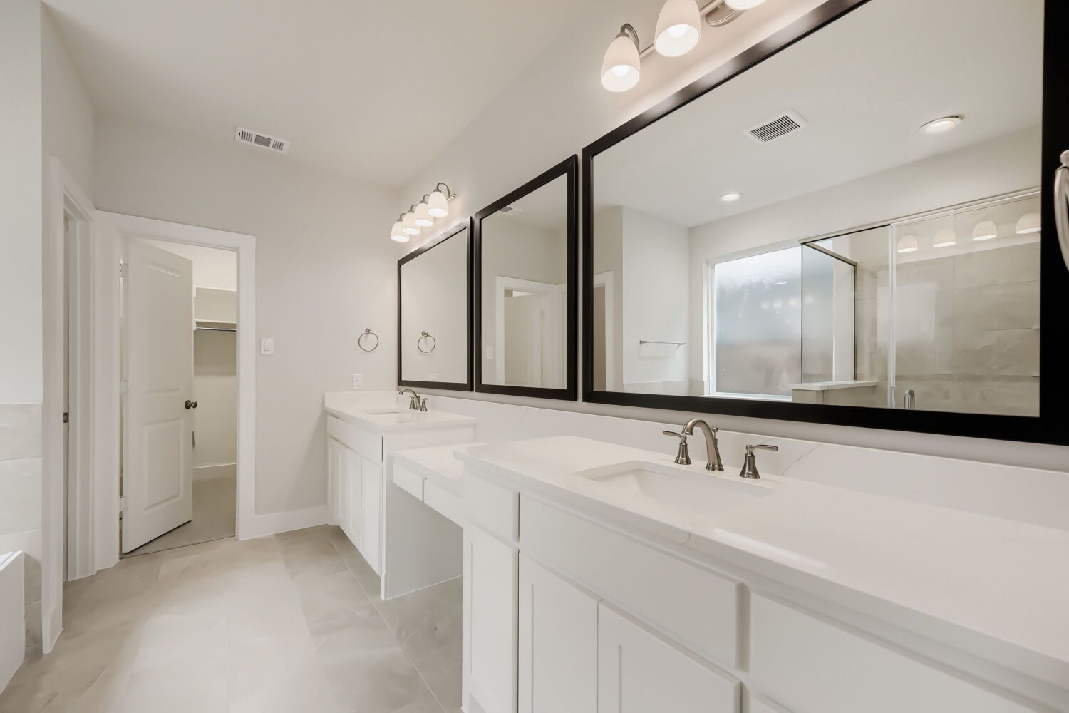Representative photo of main bathroom for Plan 1458
