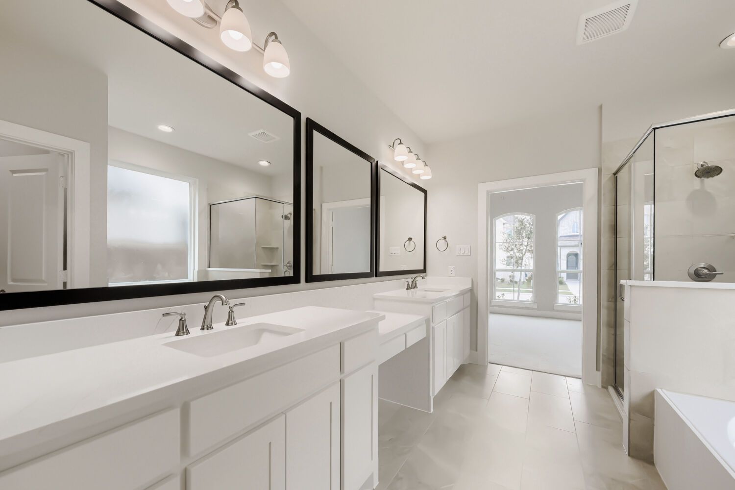 Representative photo of main bathroom for Plan 1458