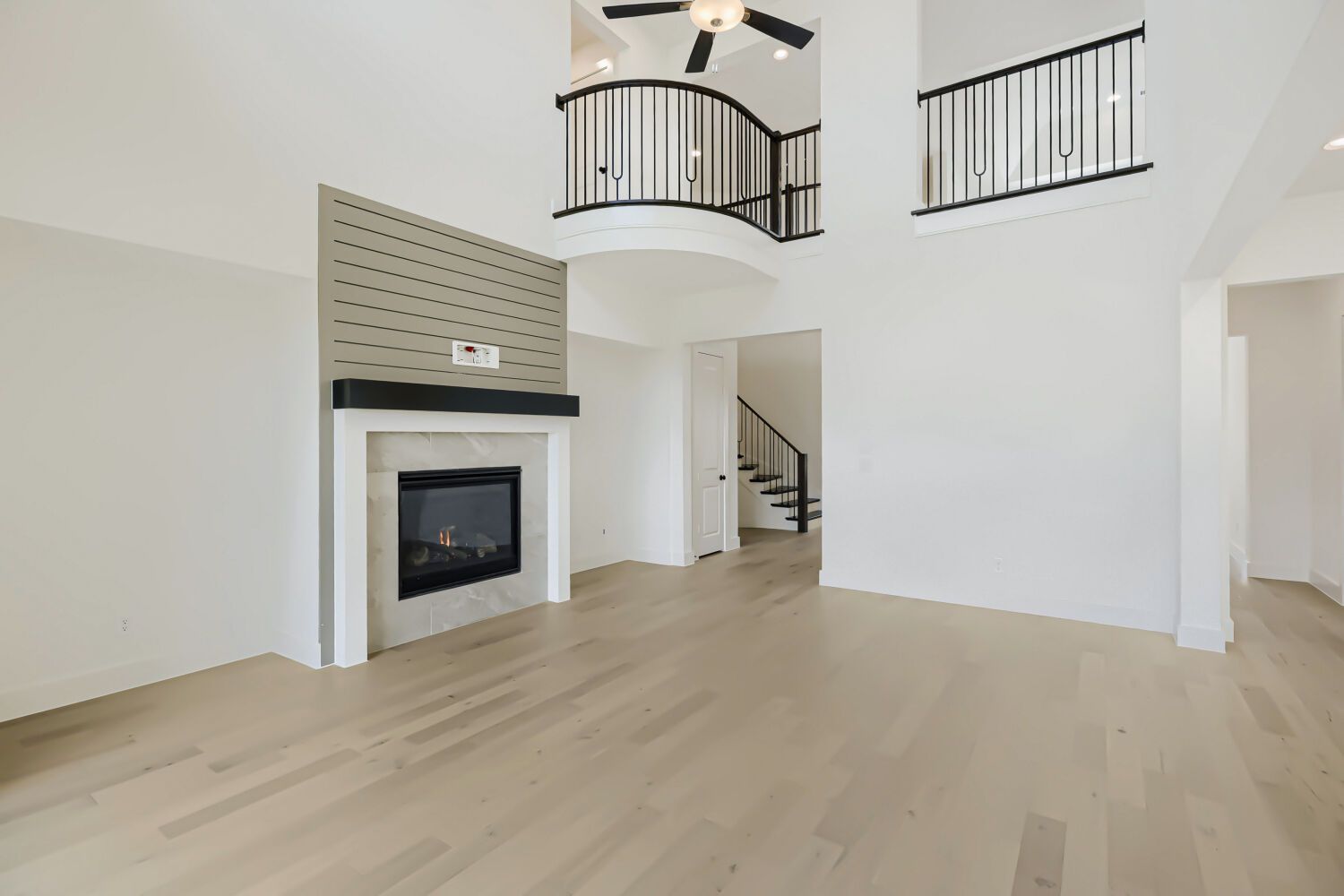4801 Strada - Living Area