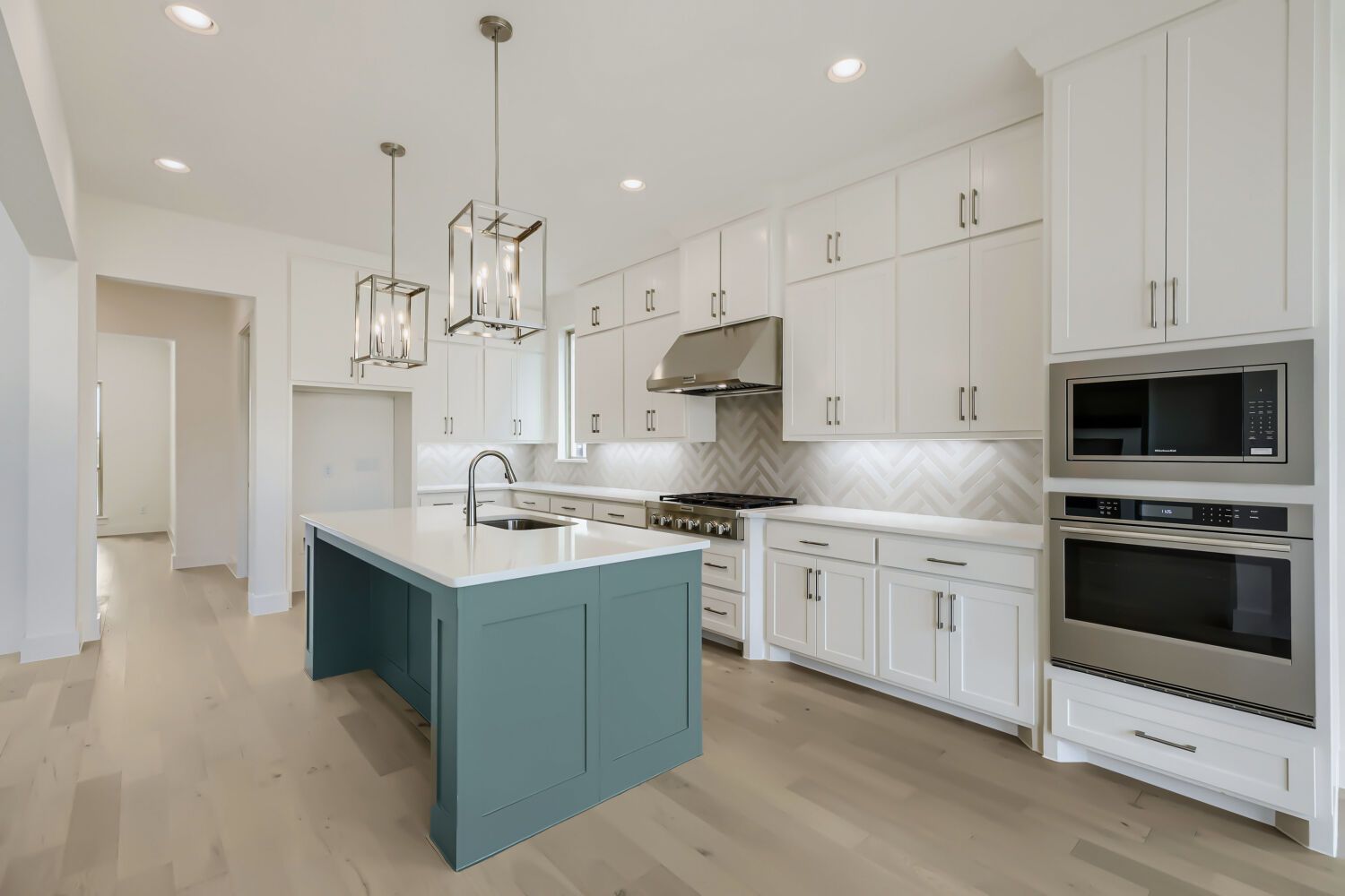 4801 Strada - Kitchen