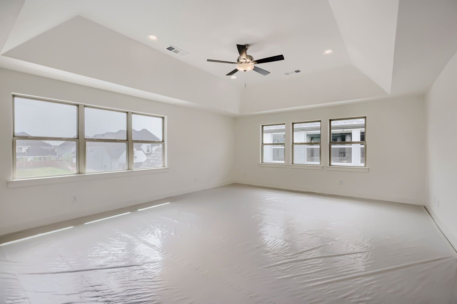 4801 Strada - Primary Bedroom