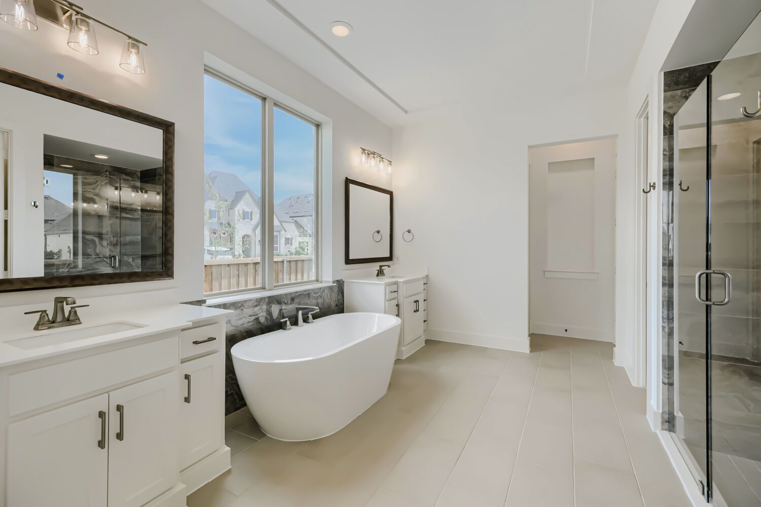 4801 Strada - Primary Bathroom