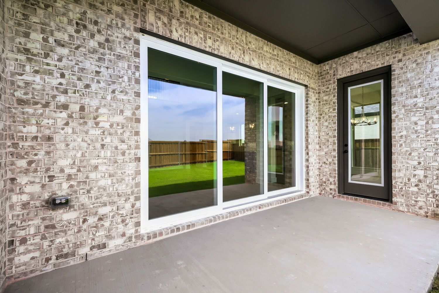 4801 Strada - Patio
