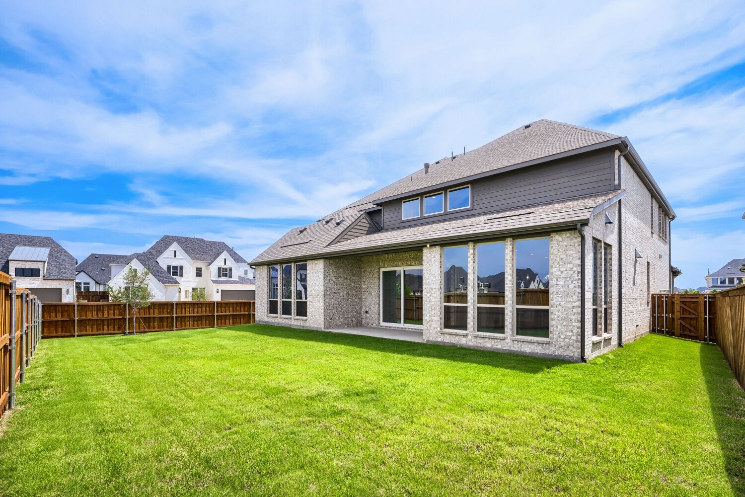 4801 Strada - Rear Exterior