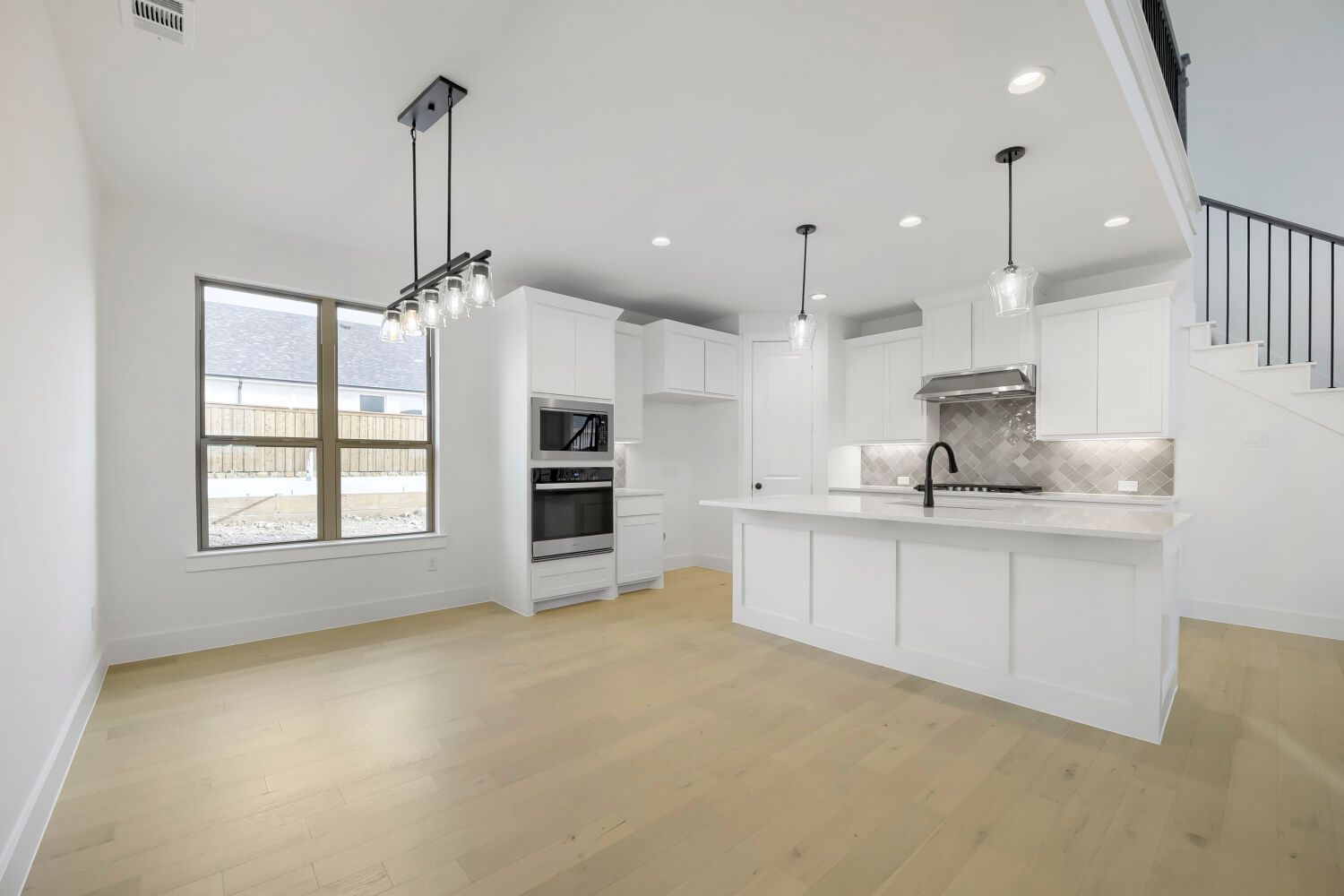6016 Davis Knoll - Dining Area