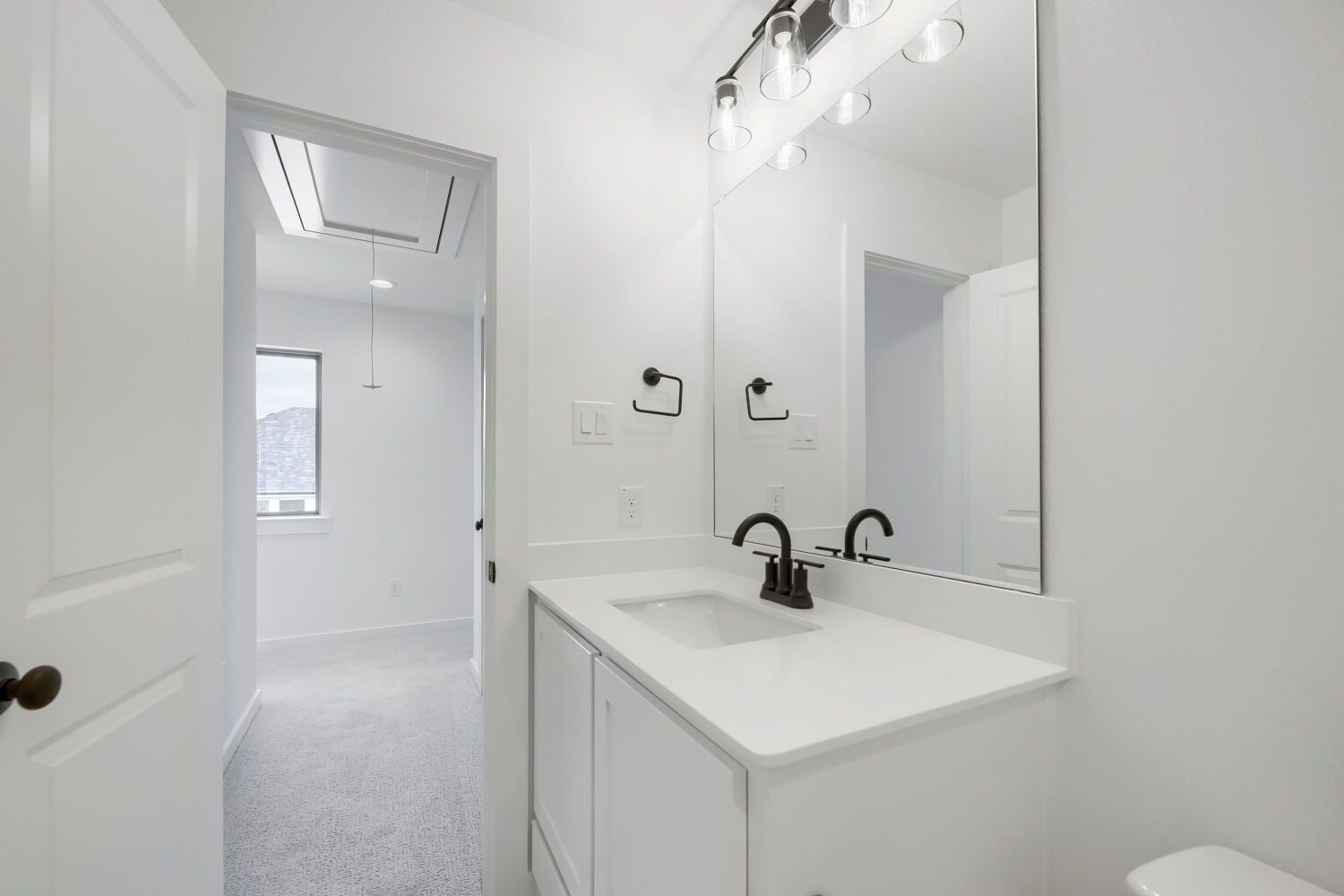 6016 Davis Knoll - Full Bathroom