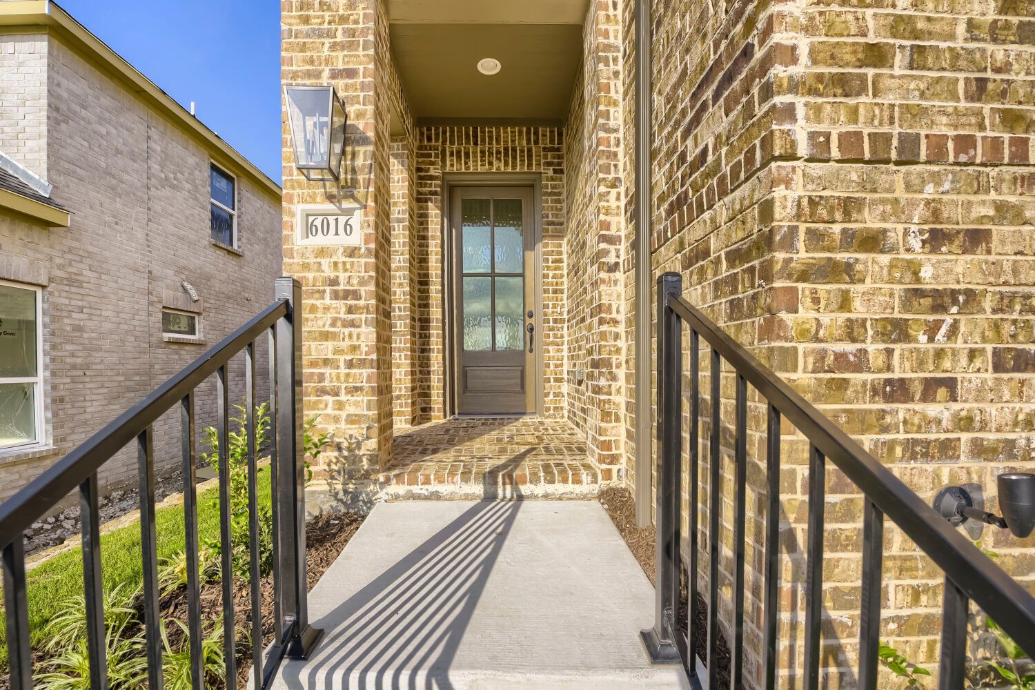 6016 Davis Knoll - Entryway