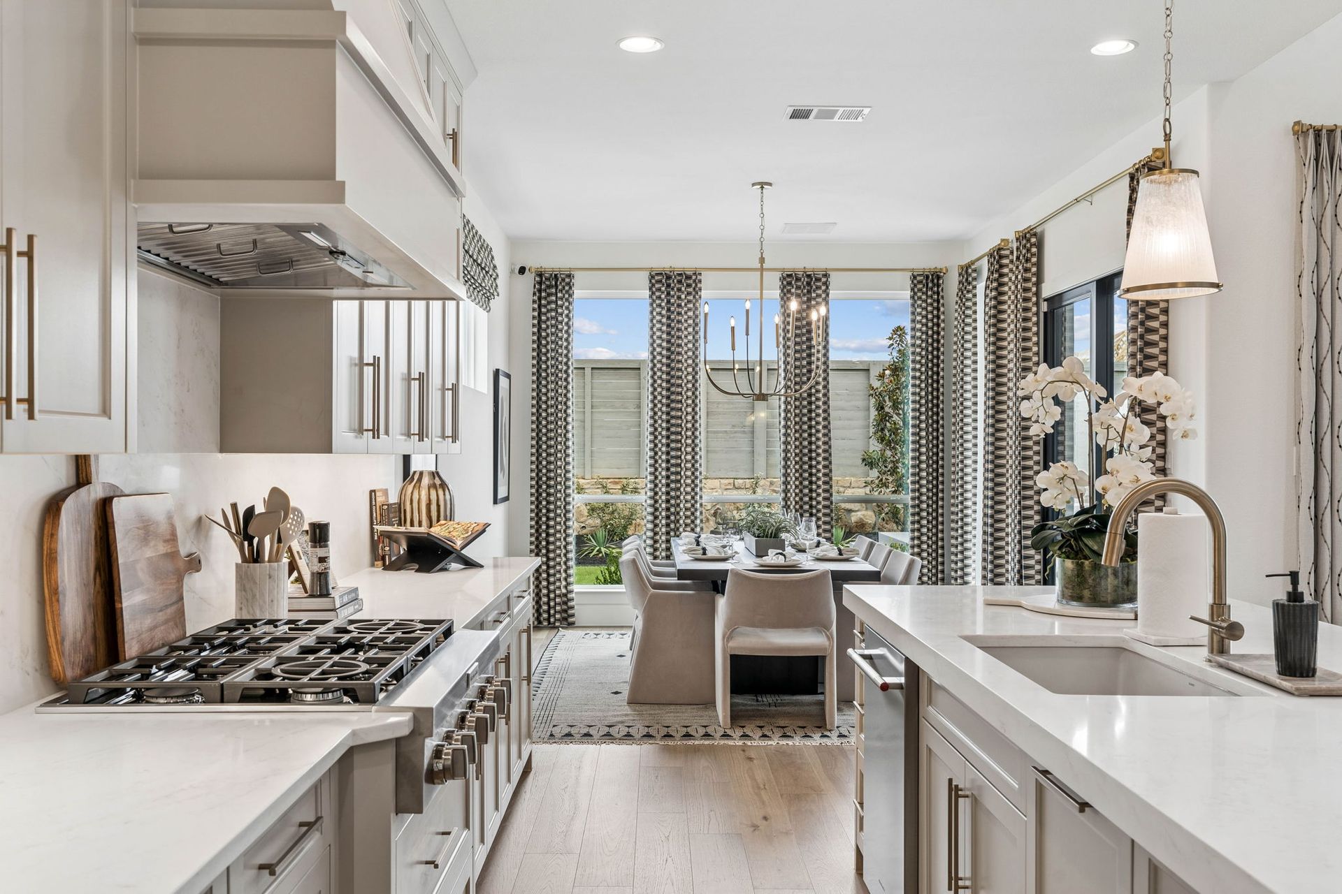Luxury Kitchen and Dining Space Designed for Entertaining