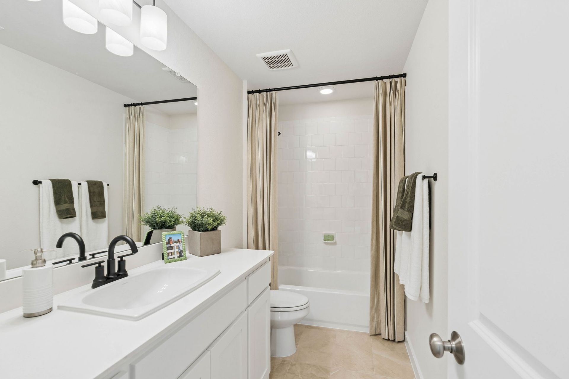 Stylish Secondary Bathroom with Modern Finishes