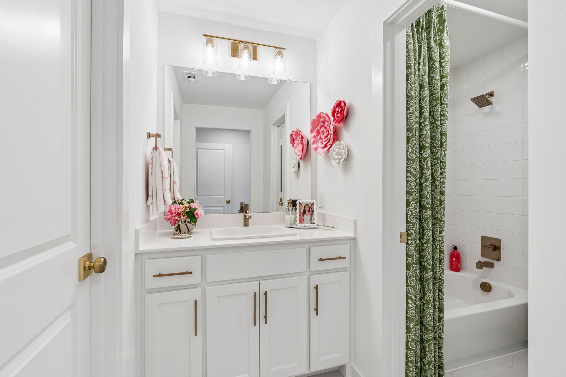 Functional Secondary Bath with Designer Finishes