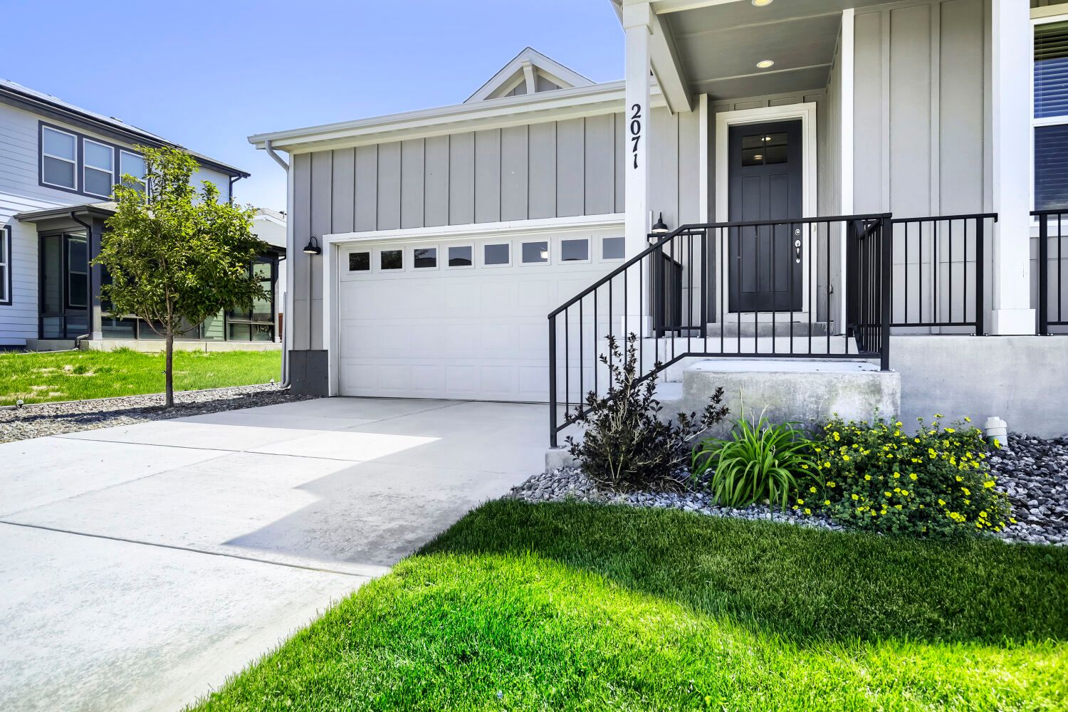 2071 Dusk Court - Front Entryway