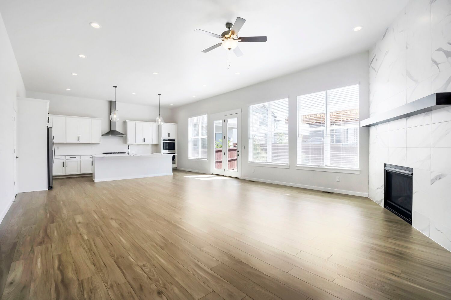 2071 Dusk Court - Living Area