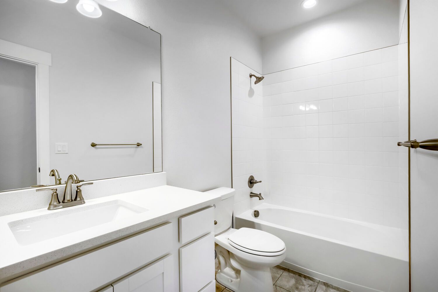 2071 Dusk Court - Full Bathroom