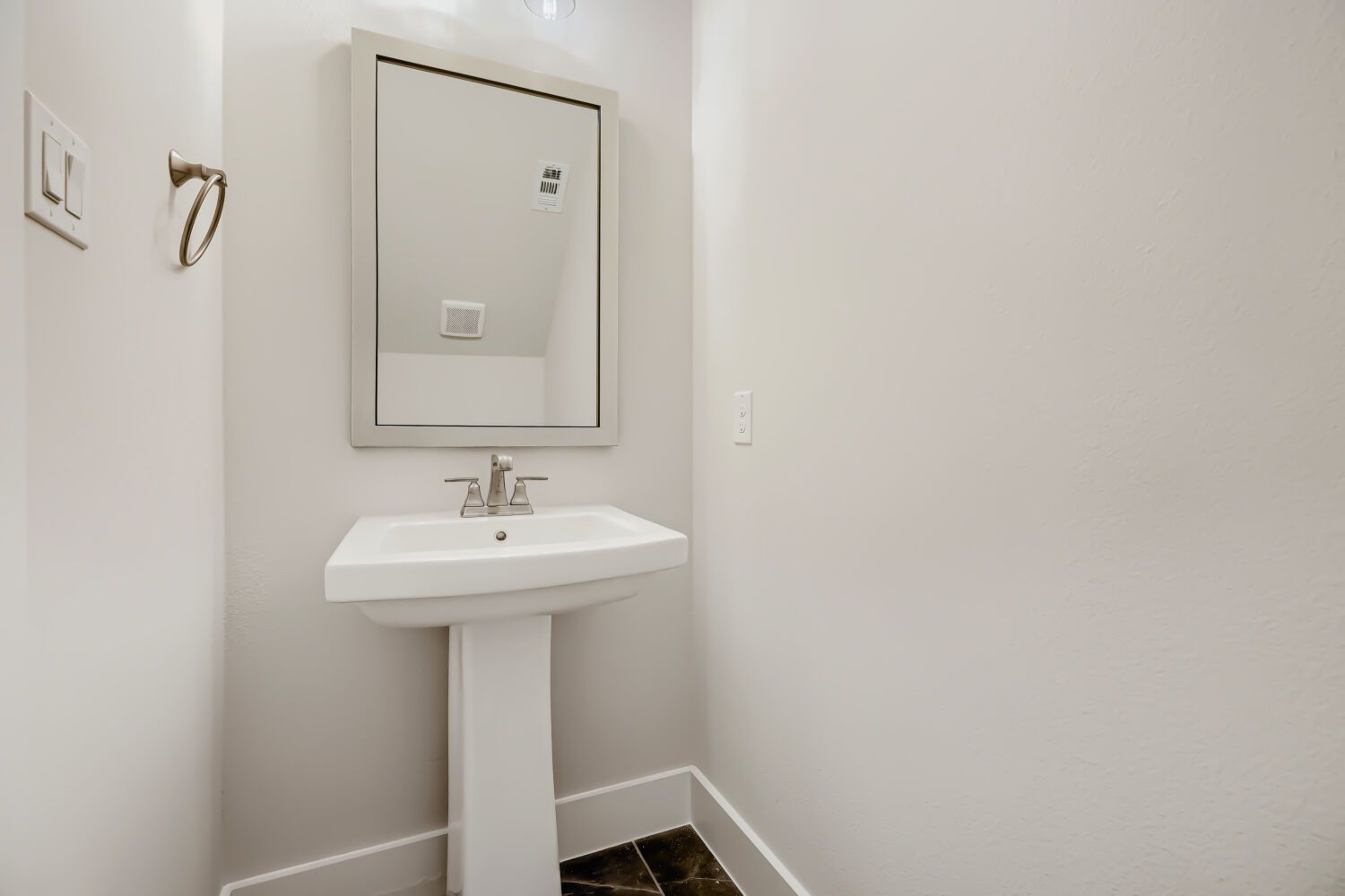 3505 Jester - Powder Bathroom