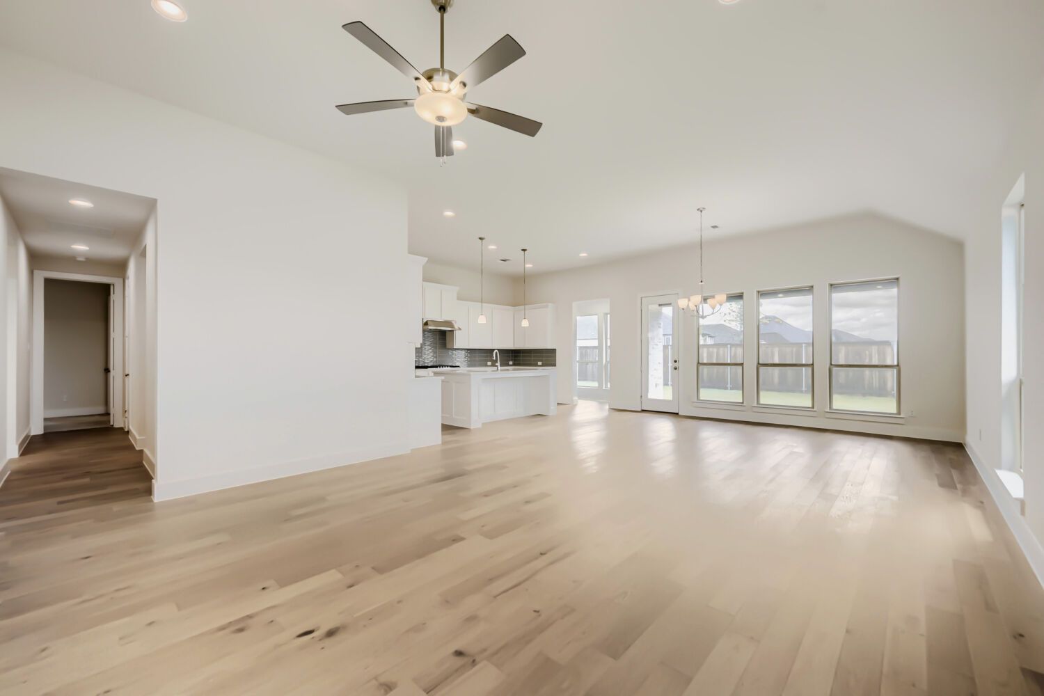 11404 Jackaloe - Living Area
