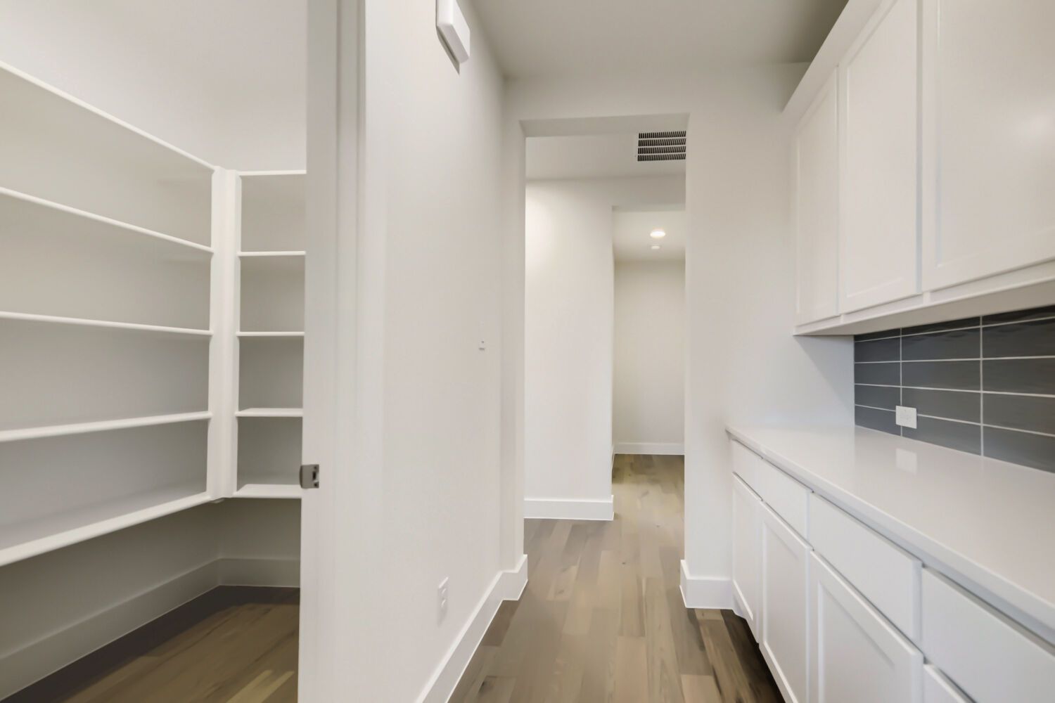 11404 Jackaloe - Pantry