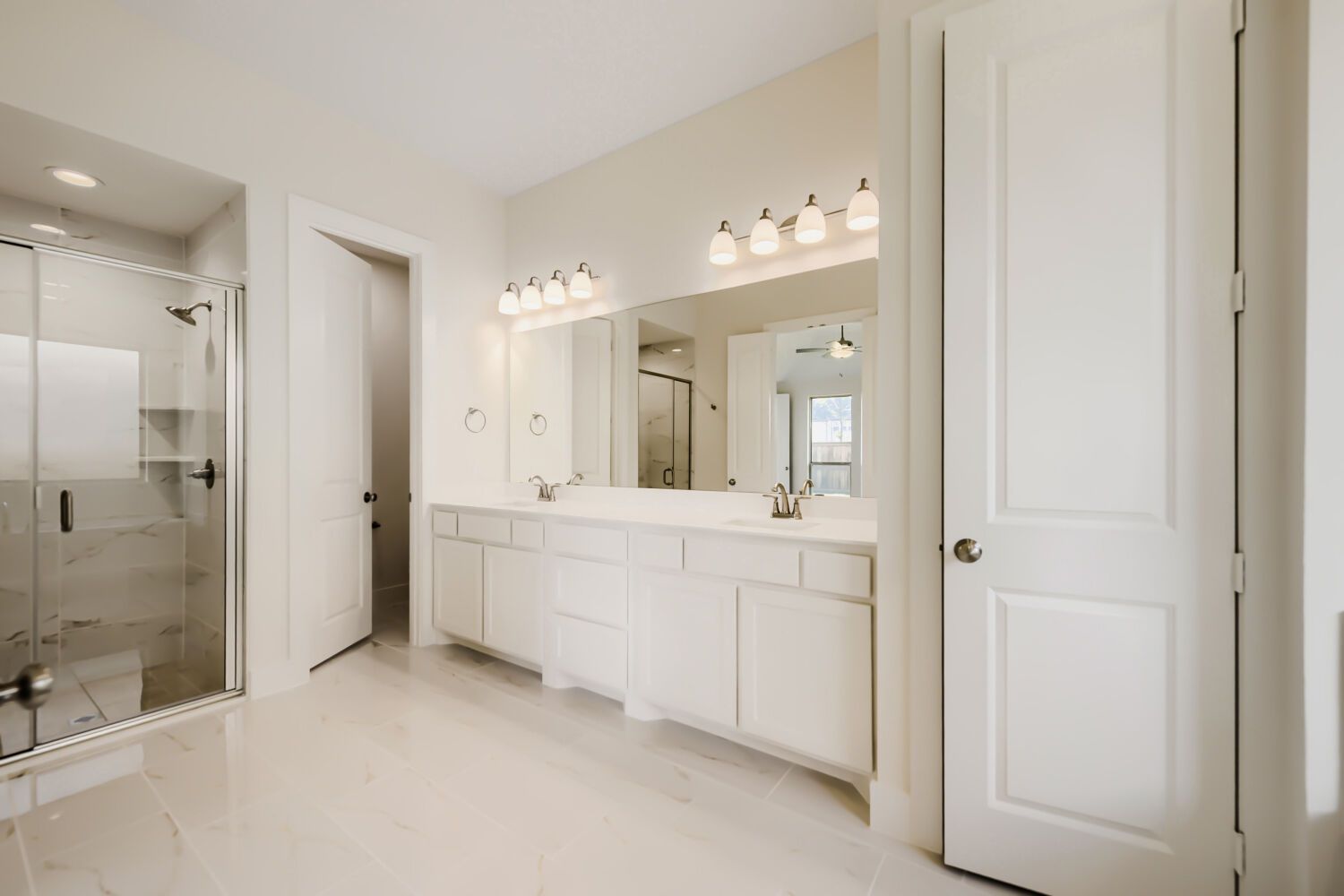 11404 Jackaloe - Main Bathroom