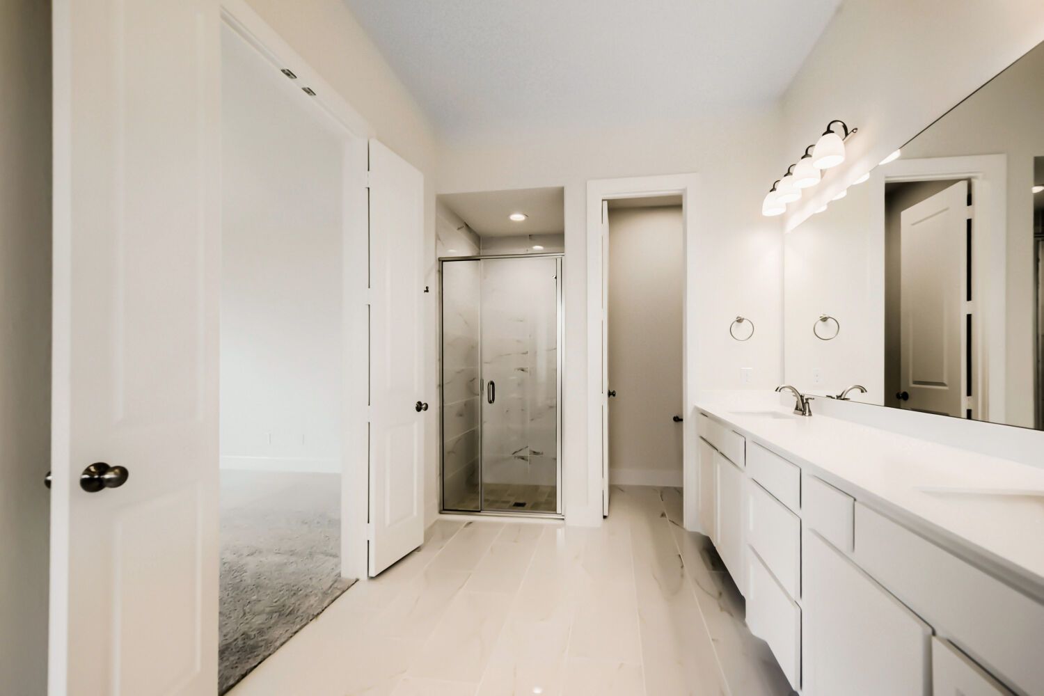 11404 Jackaloe - Main Bathroom