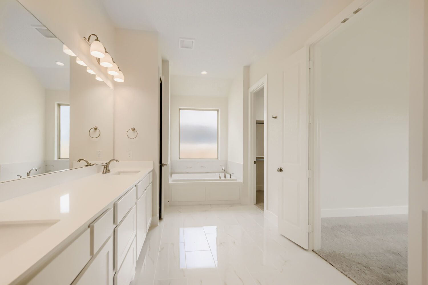11404 Jackaloe - Main Bathroom