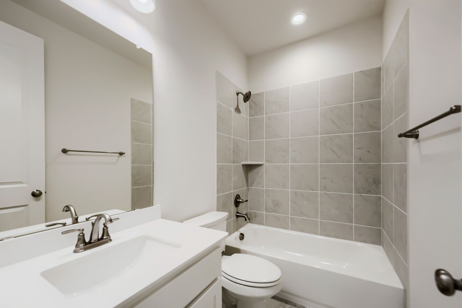 11404 Jackaloe - Full Bathroom