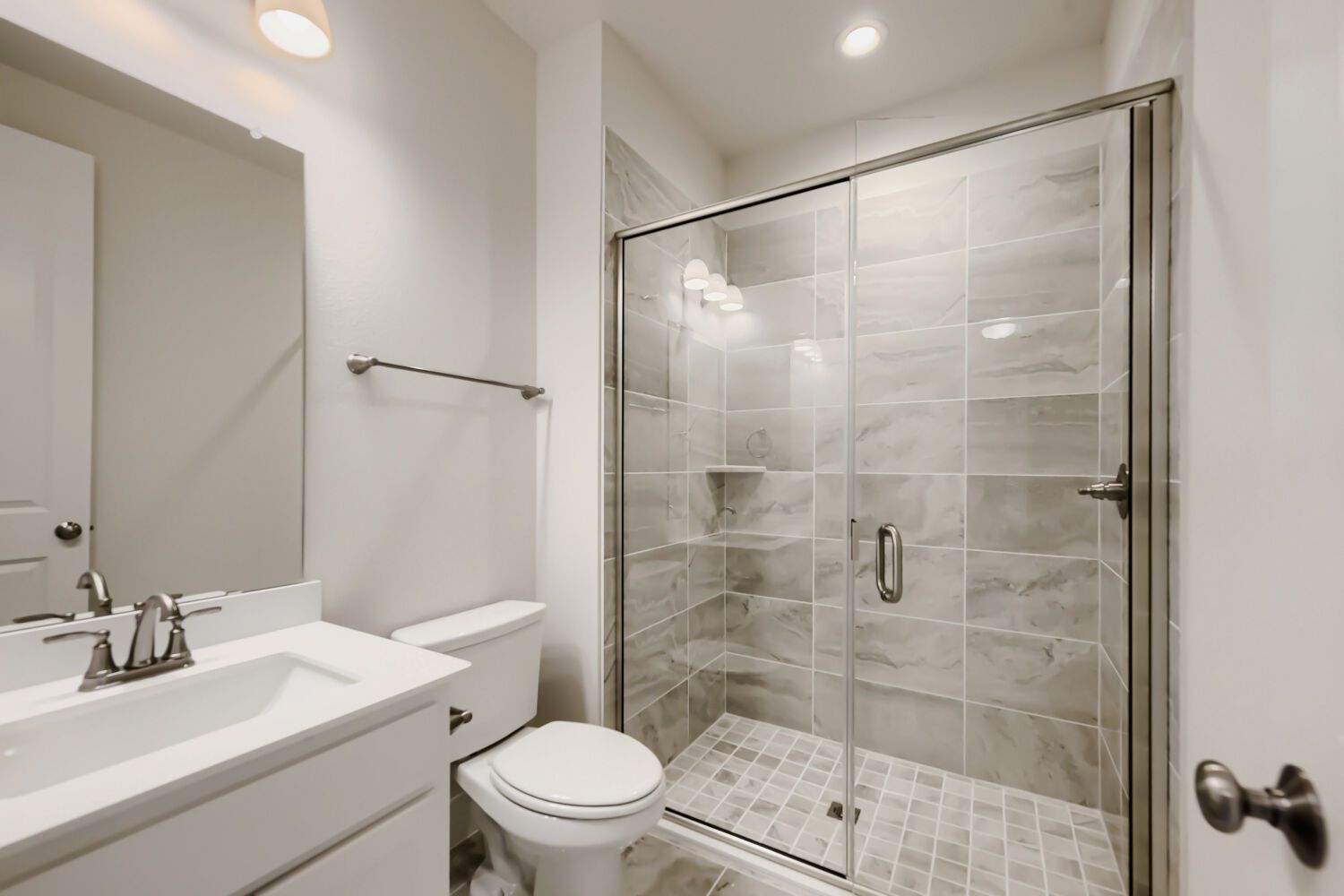 11404 Jackaloe - Full Bathroom