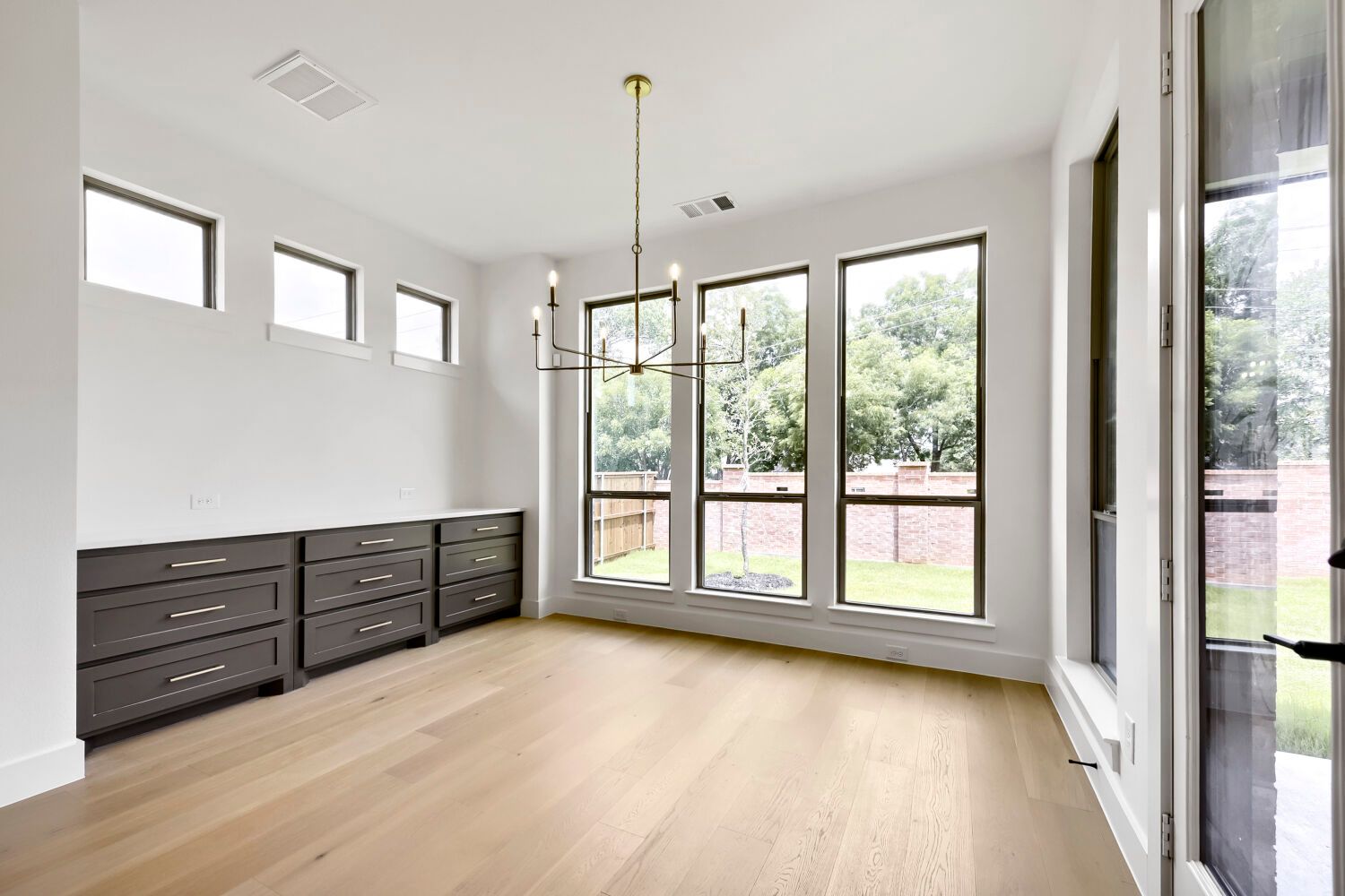 Plan 1645 Representative Photo - Dining Area