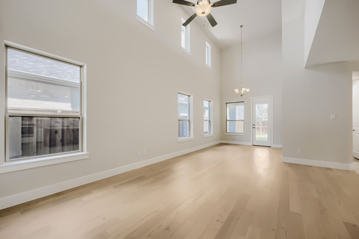 1636 Corrnwall - Living Area