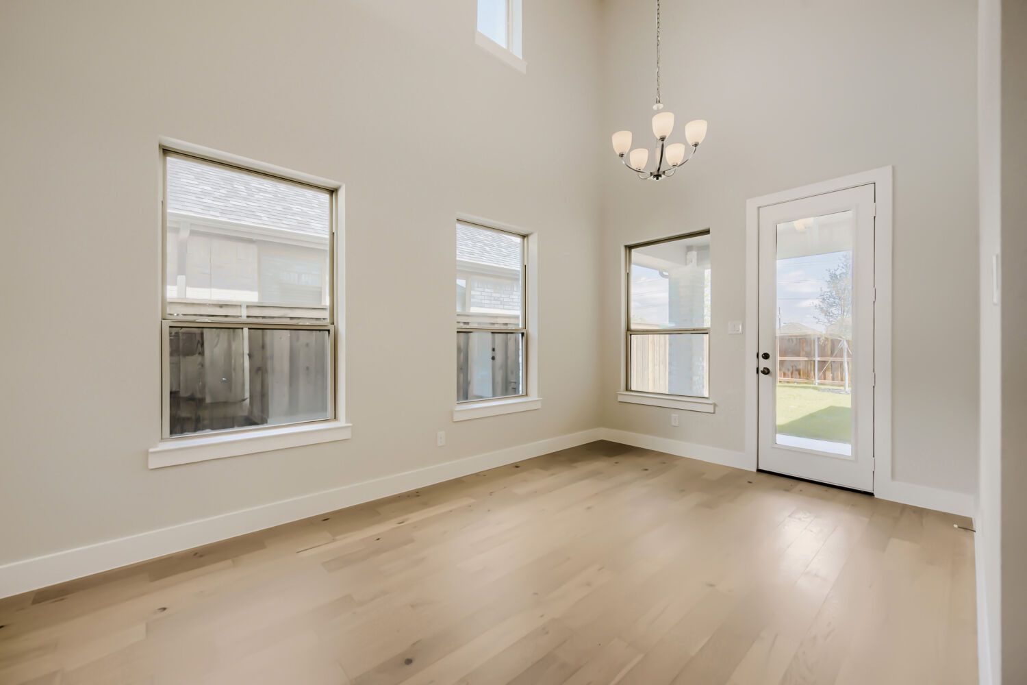 1636 Corrnwall - Dining Area