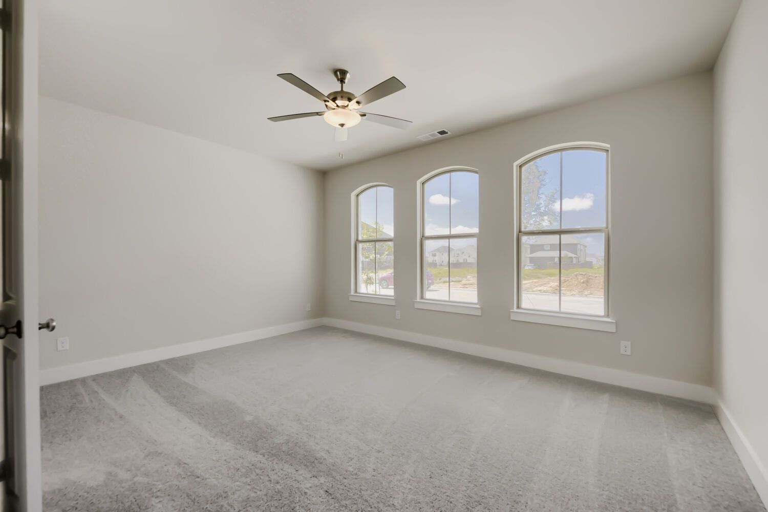 1636 Corrnwall - Main Bedroom