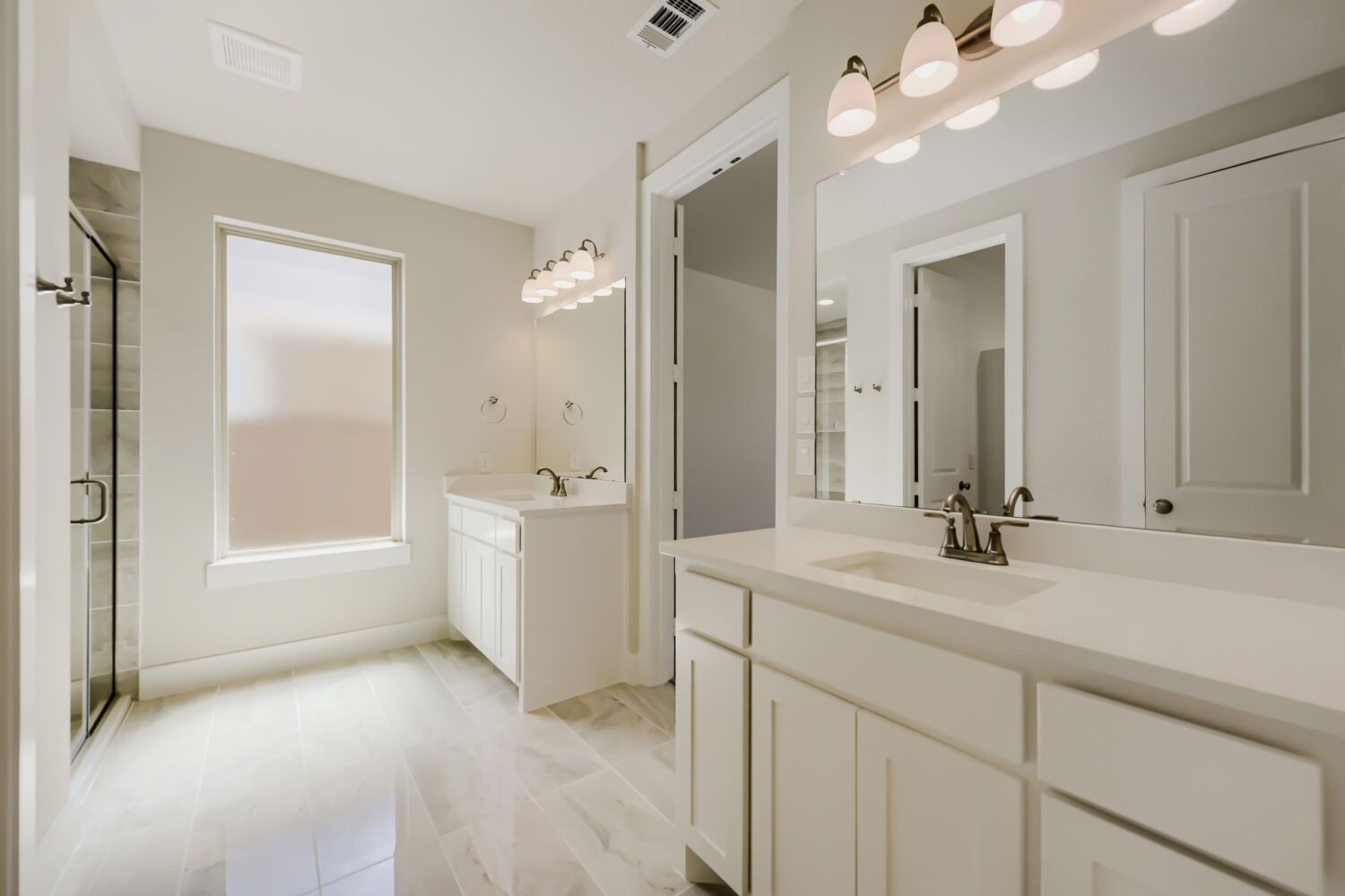 1636 Corrnwall - Main Bathroom