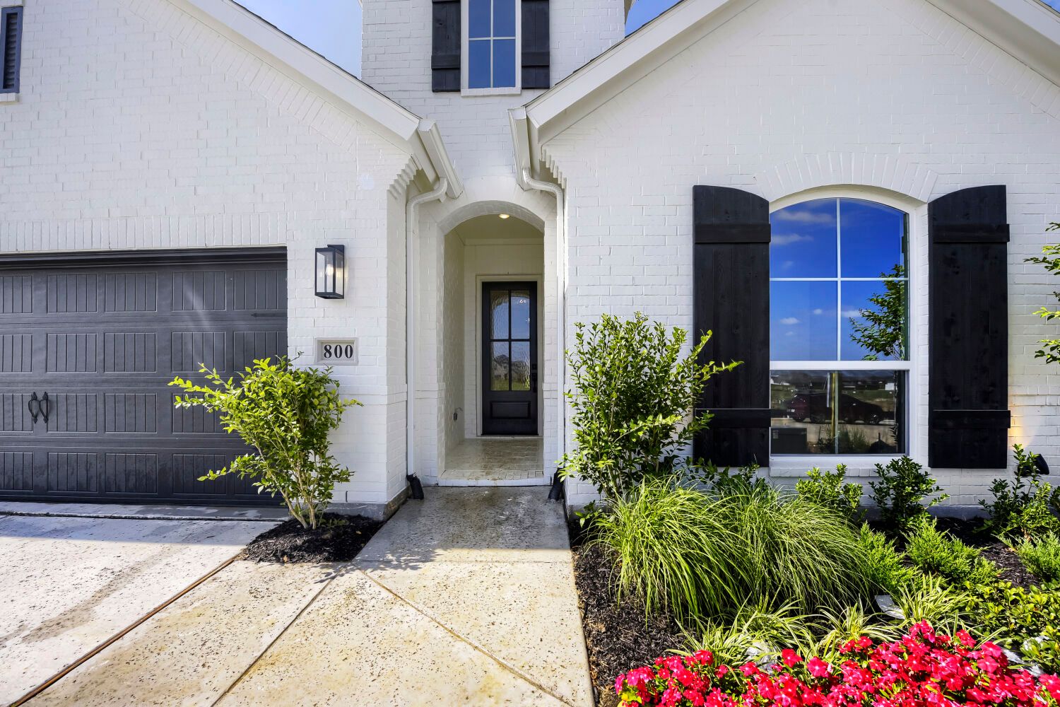 800 Blackberry - Front Entryway