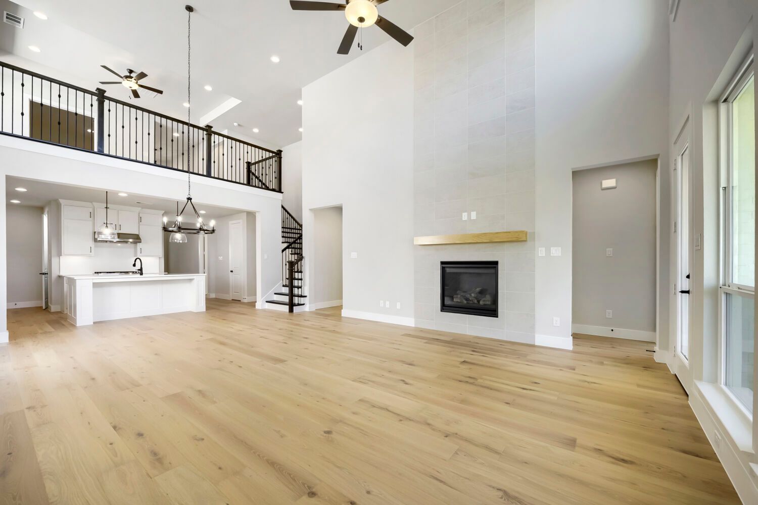 800 Blackberry - Living Area
