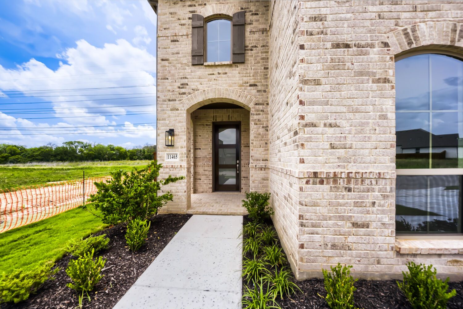 11465 Wulstone - Front Entryway