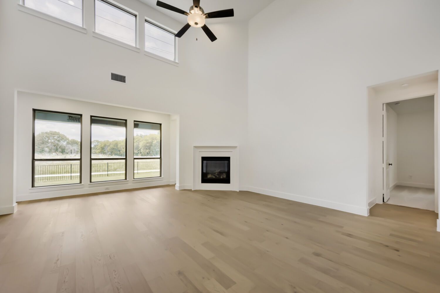 11465 Wulstone - Living Area