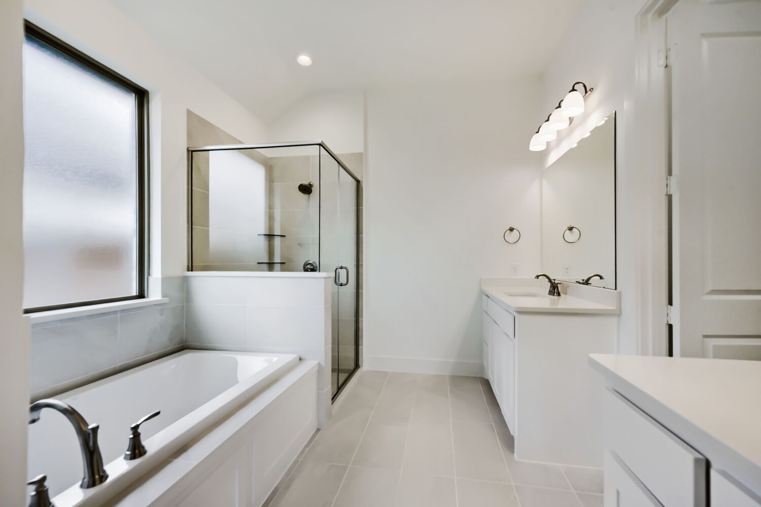 11465 Wulstone - Primary Bathroom