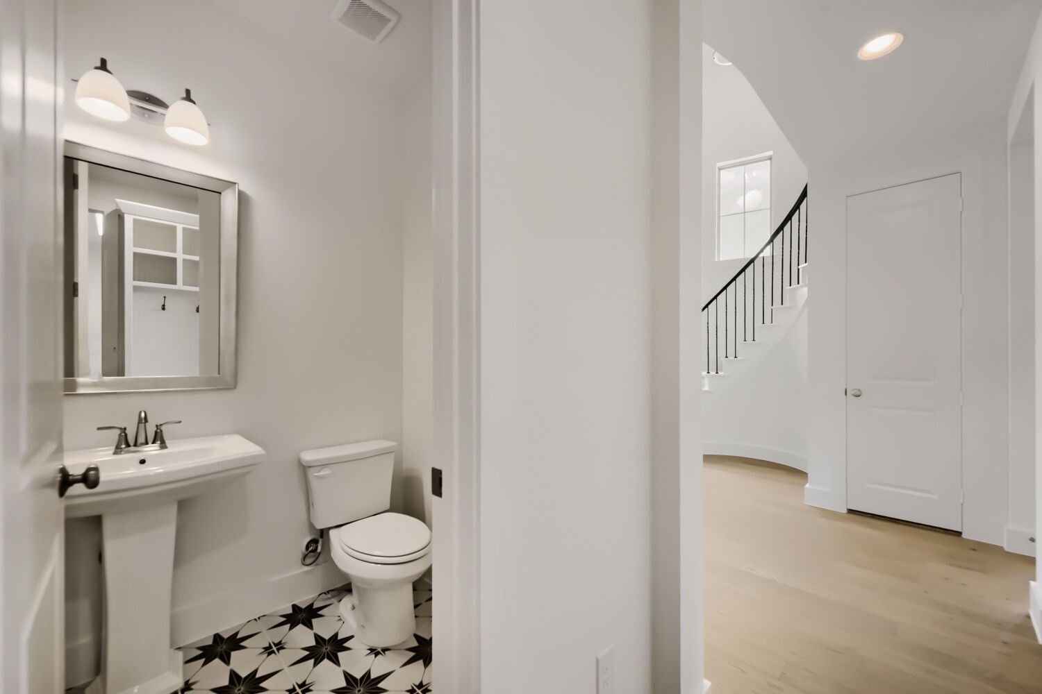 11465 Wulstone - Powder Bathroom