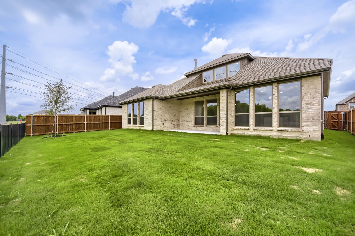 11465 Wulstone - Rear Exterior