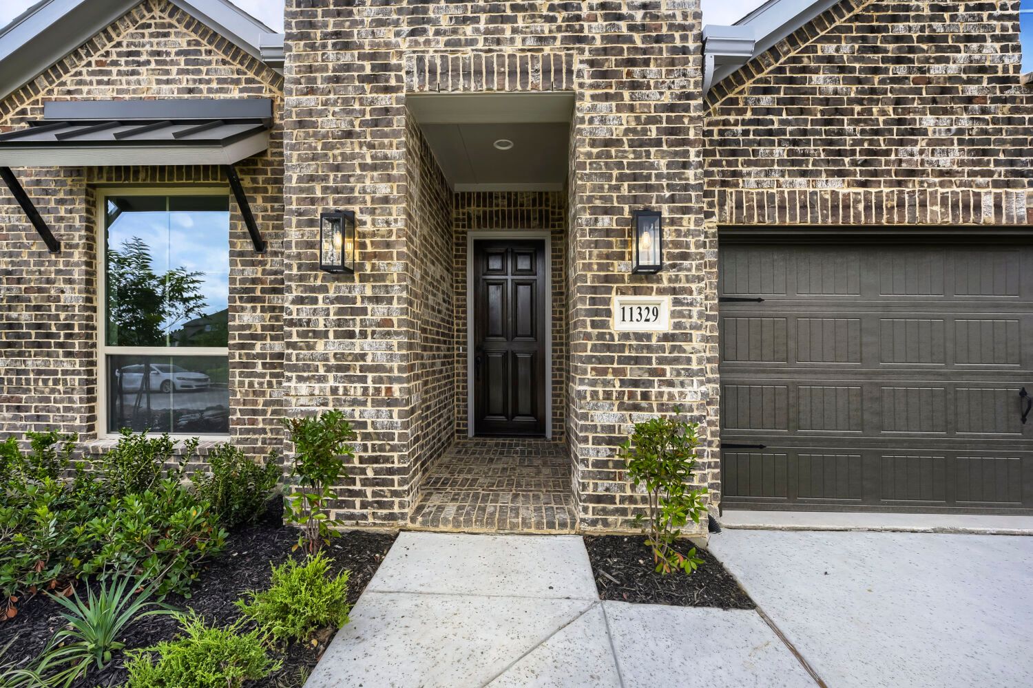 11329 Bratton - Front Entryway