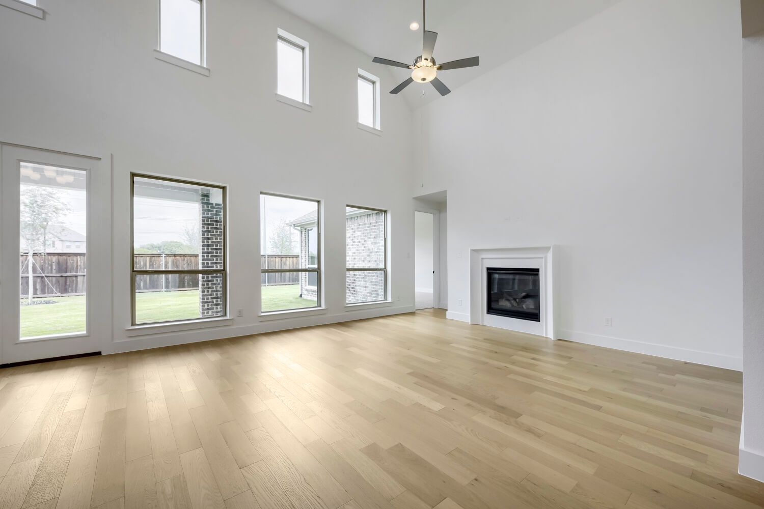 11329 Bratton - Living Area