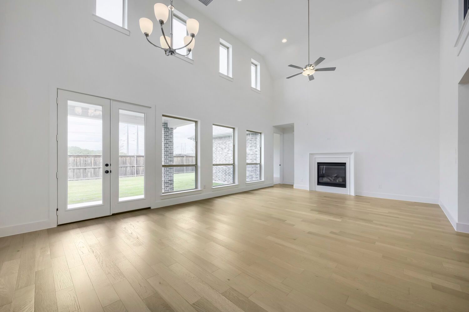 11329 Bratton - Living Area
