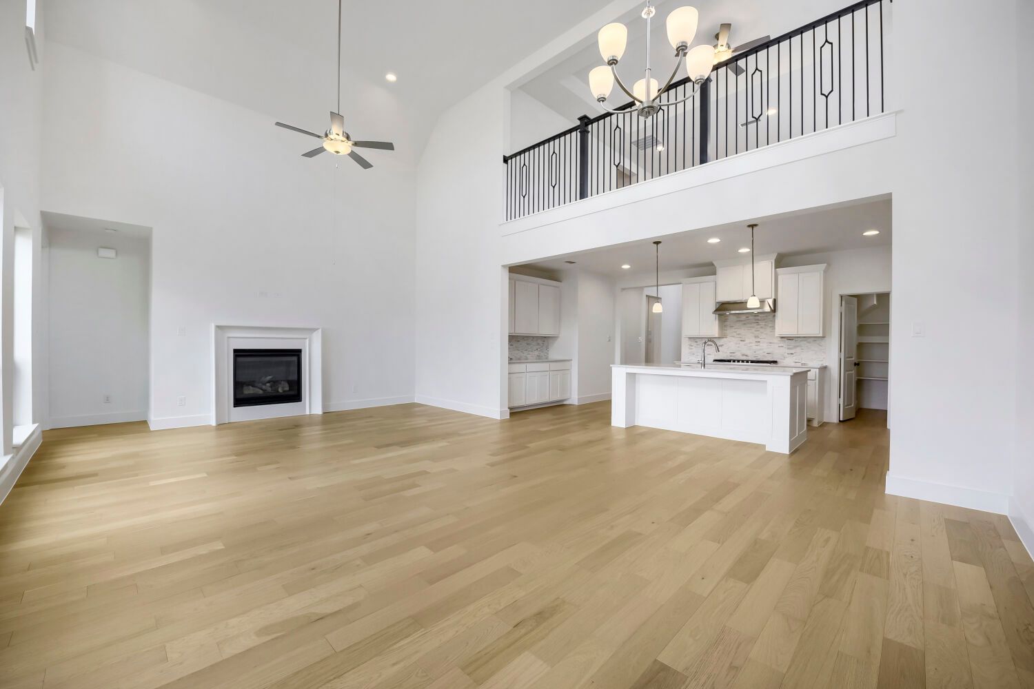 11329 Bratton - Living Area