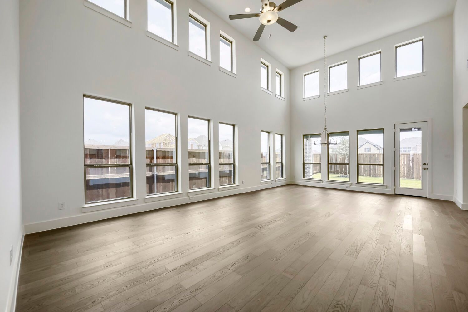 11548 Wulstone - Living Area