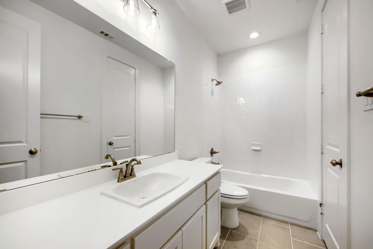 11548 Wulstone - Full Bathroom