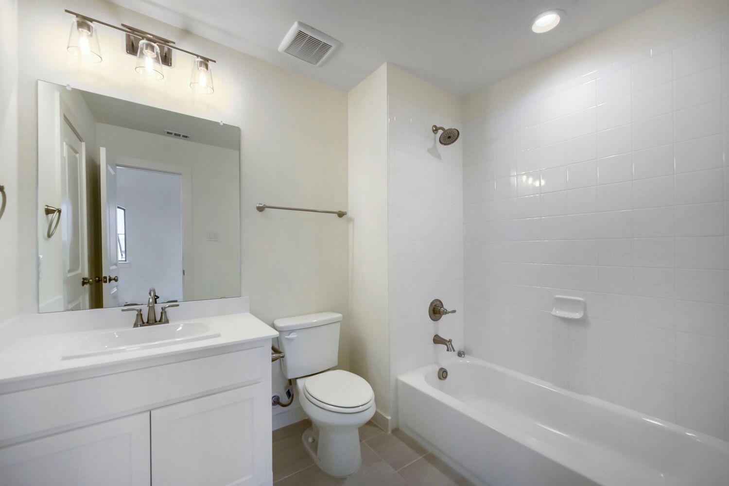 11548 Wulstone - Full Bathroom