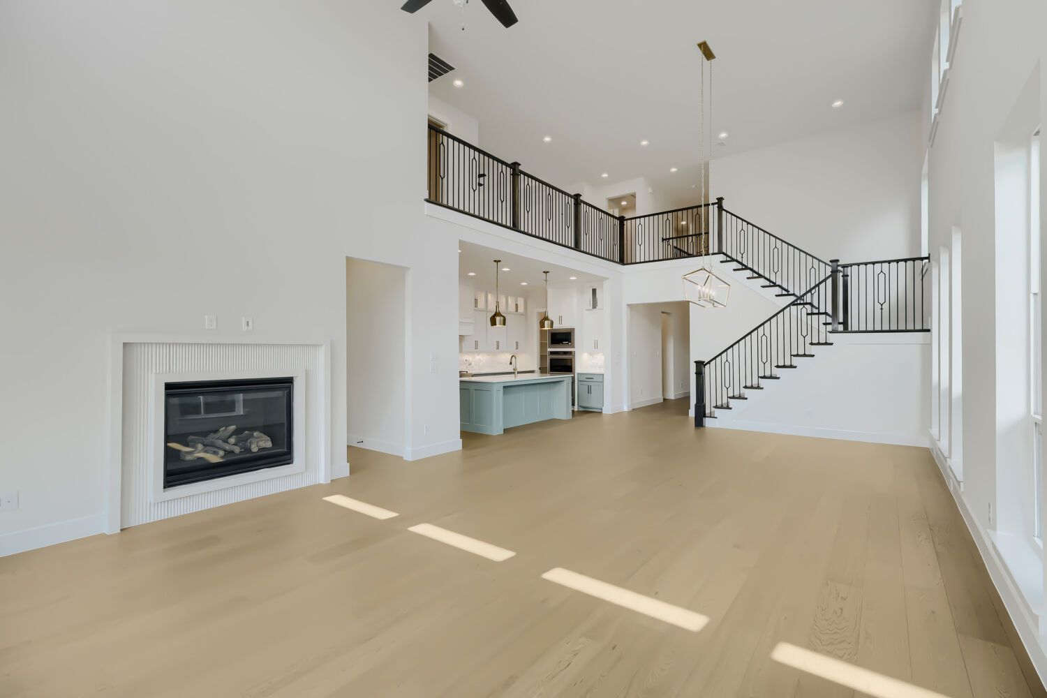 950 Heatherbrook - Living Area
