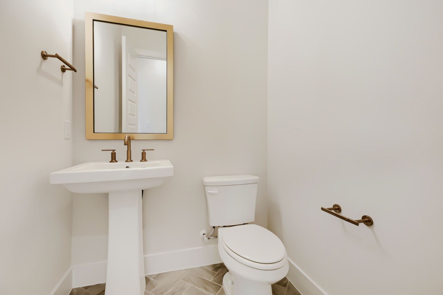 Plan 1543 Representative Photo - Powder Bath