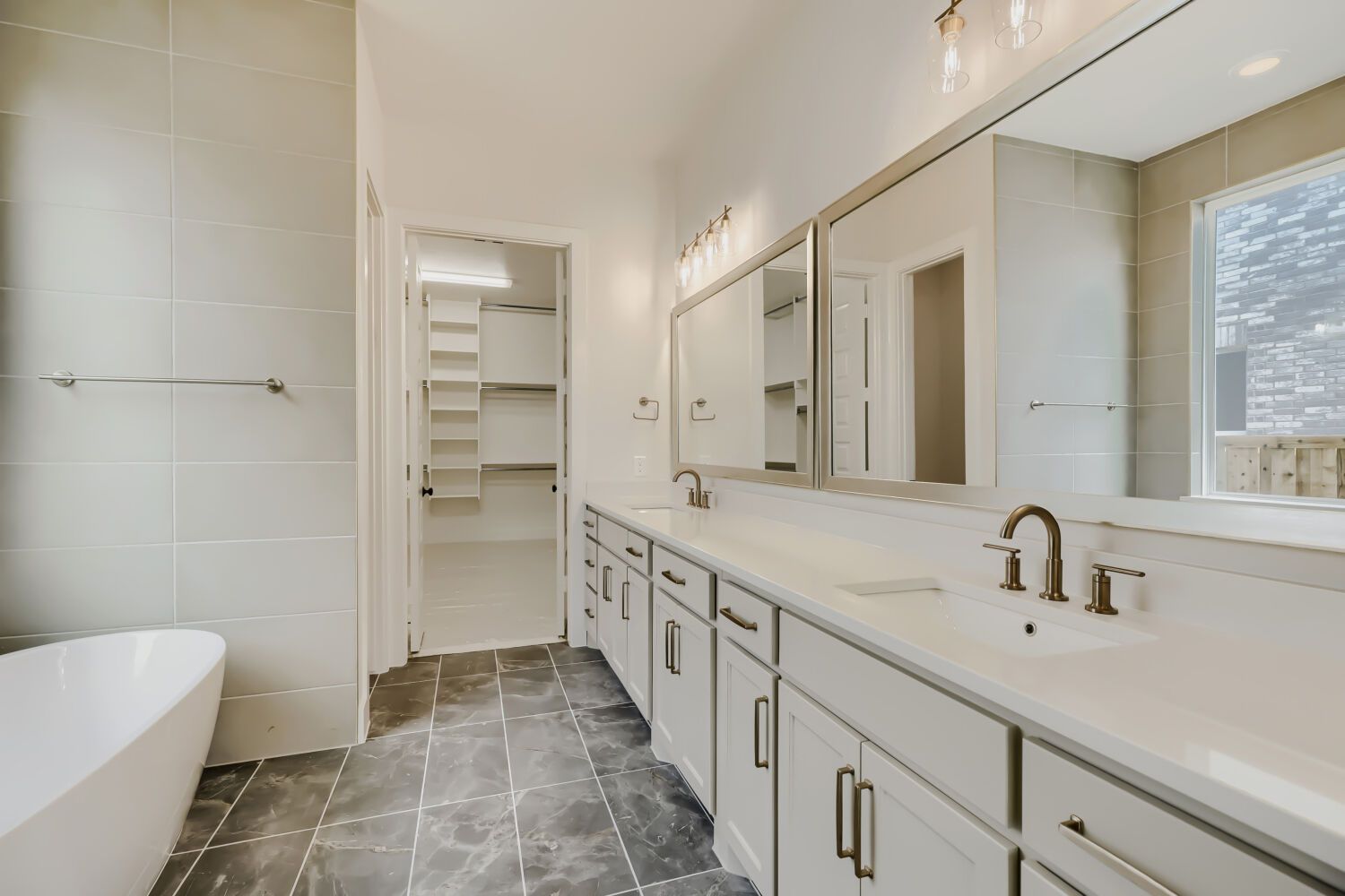 950 Heatherbrook - Primary Bathroom